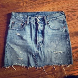 Levi’s mini denim skirt